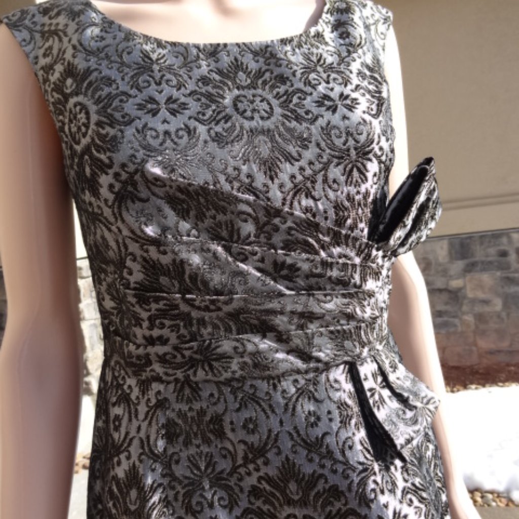 Kay Unger Embroidered Cocktail Dress Sz 4 Nwt